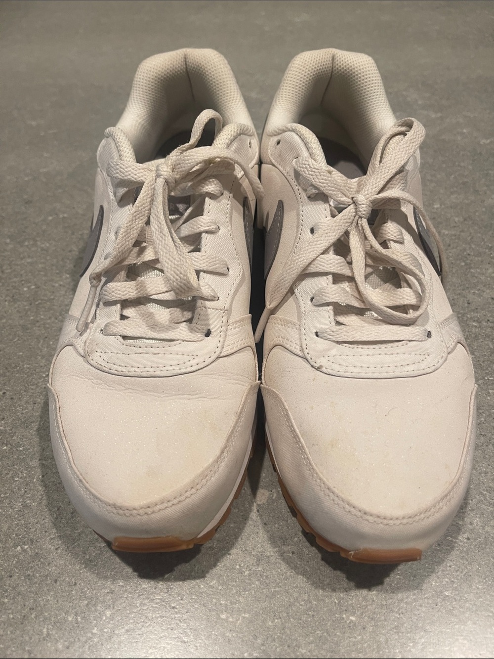Nike Women's White and Black Casual Sneakers